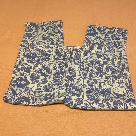 Tehami Floral Print Capris. 2. By Nancy Haley and Clint Eastwood! Pretty Blues. - Picture 3 of 8